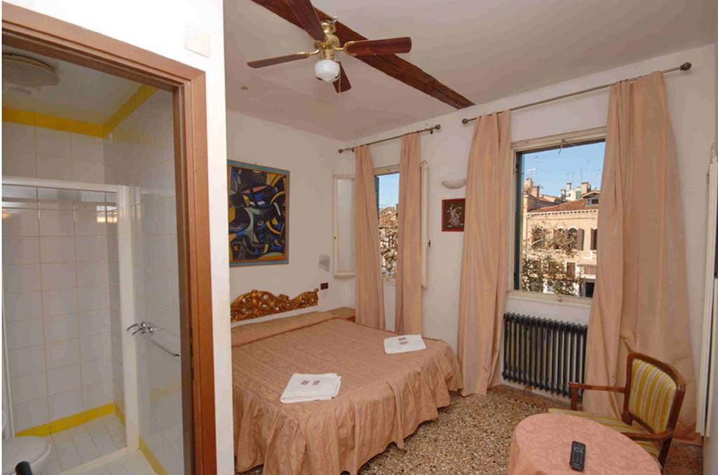 Hotel Antico Capon Venice Exterior photo